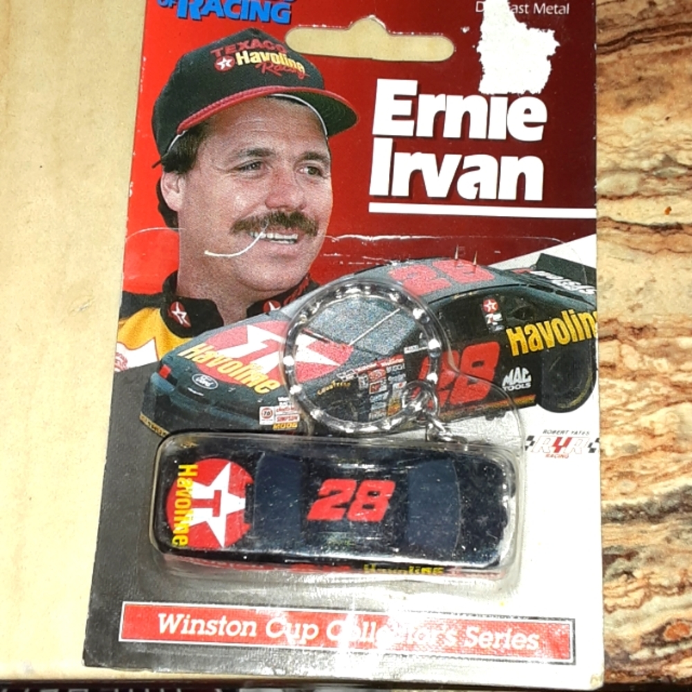 1996 TEXACO HAVOLINE ERNIE IRVAN #28 CAR KEYCHAIN CHARM MINT CONDITION